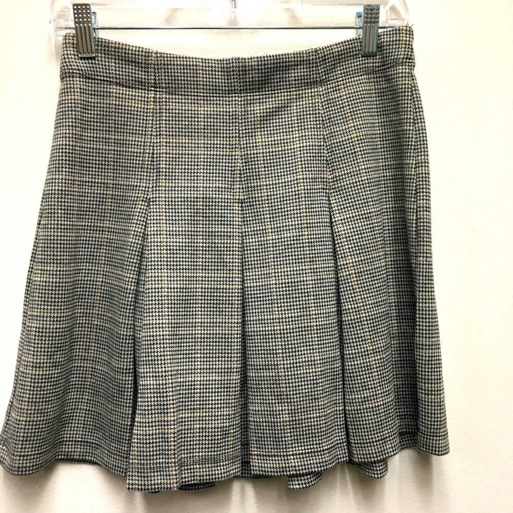 Max Studio Plaid Houndstooth Pleated Mini Skirt Small Tan Academia Office Preppy